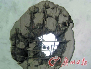 被雷電擊穿的民房。