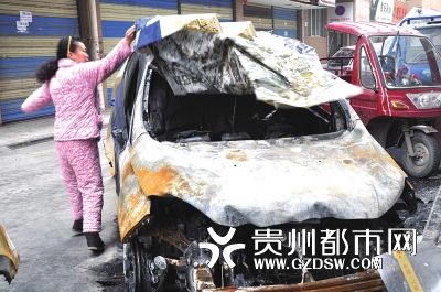 才跑8000公里的車被燒得不成樣子。