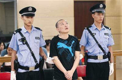 陳曉鵬在西城法院受審。記者 尹亞飛 攝