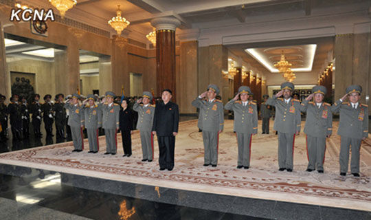 金正恩來到錦繡山太陽宮。圖片來源：朝中社