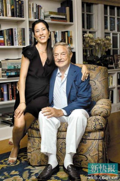 索羅斯及其未婚妻多美子。