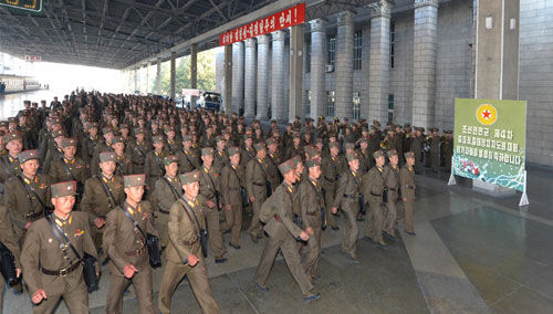 朝鮮人民軍連長級連政治指導員日前陸續(xù)抵達平壤。