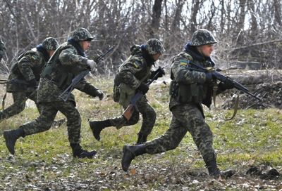當?shù)貢r間3月21日，烏克蘭邊防部隊在俄烏邊境軍演。