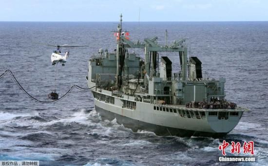 資料圖:2014年4月15日，澳大利亞珀斯，各國繼續(xù)執(zhí)行MH370搜尋任務(wù)。當(dāng)日共有9架軍用飛機(jī)，2架民用飛機(jī)和11艘船只協(xié)助搜尋MH370。