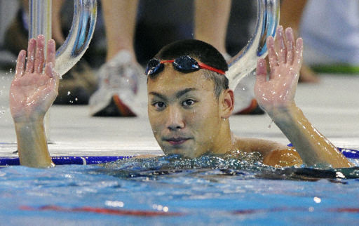 日本著名的游泳選手富田尚彌25歲在參加仁川亞運(yùn)會期間，偷盜了韓國記者的照相機(jī)。
