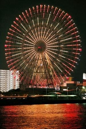 圖為該地晚上的夜景。