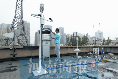 鄭州灰霾監(jiān)測站正在調(diào)試，預(yù)計9月將正式投入使用 記者 鄧萬里/攝