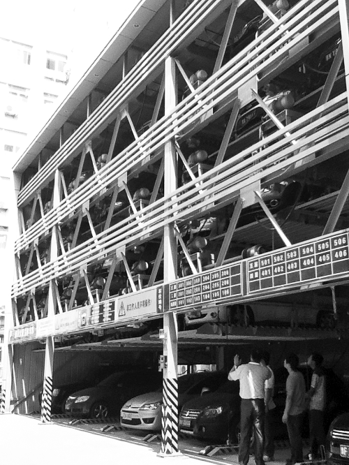 　鄭州新建的28座立體車庫，多數(shù)沒有規(guī)劃許可證