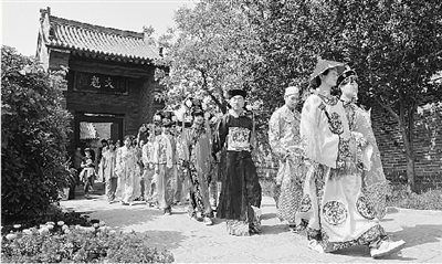 5月1日,大型實景劇《慈禧駕臨康百萬莊園》將在鞏義康百萬莊園首演。