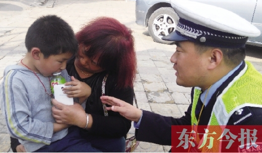 昨日，5歲的男孩獲救后，向民警講述被拐經(jīng)過。