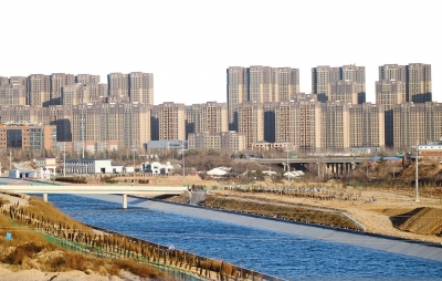 鄭州市西南角，南水北調(diào)渠旁新建的樓盤。