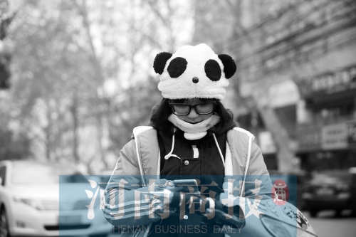 氣溫降了下來，不少人出行都裝備整齊