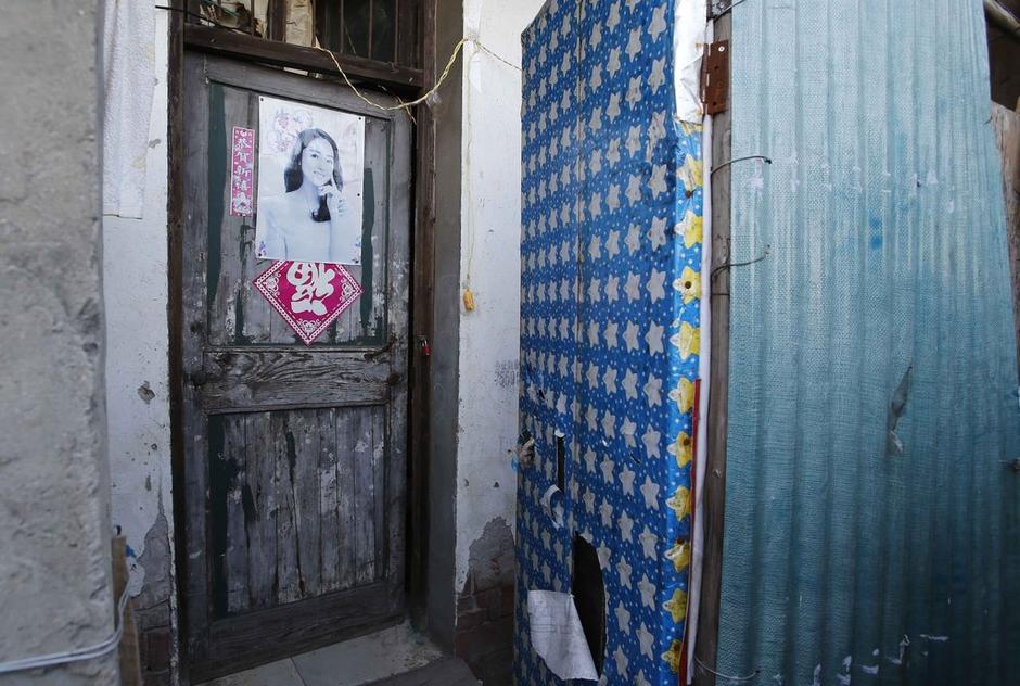 36歲的河南信陽(yáng)打工者陳小龍?jiān)谶@里租了一間屋子住，2012年底開始，他偷偷在出租屋里挖地窖。