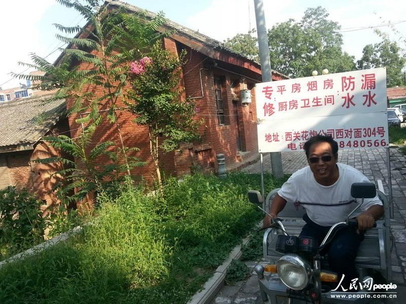 圖為縣委大院依然沒有配備專職保安，群眾可以隨意進入。圖片來源：人民網(wǎng)