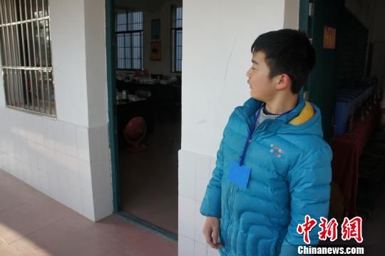 對(duì)于幾年如一日照顧他的同學(xué)余興泉，14歲的左臣心里充滿(mǎn)了感激。 李俊杰 攝