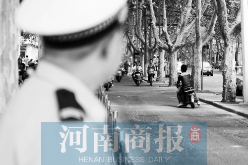 有警察，趕緊掉頭！