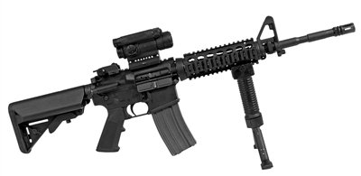 M4 卡賓槍，戰(zhàn)斗全重：3.4公斤，最大有效射程：600米，全槍長：840mm，空槍重：2.88公斤