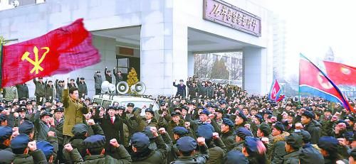 朝鮮11日繼續(xù)展開大規(guī)模批判張成澤運(yùn)動(dòng)。圖為朝鮮金策工業(yè)大學(xué)的青年學(xué)生宣誓擁護(hù)領(lǐng)袖金正恩。