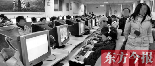 網(wǎng)吧早已成為年輕人的一個重要去處。18年過去了，河南人的生活與互聯(lián)網(wǎng)已經(jīng)密不可分