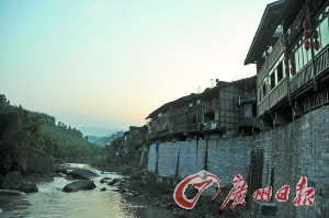　　夕陽下的古鎮(zhèn)?！? complete=