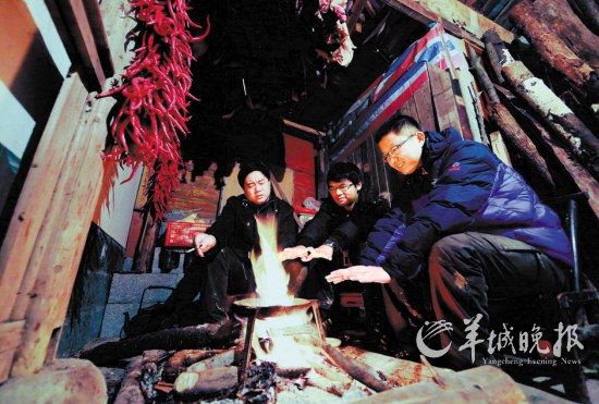 　　在土家人吊腳樓小住的那個夜晚,讓我想起了外婆家。