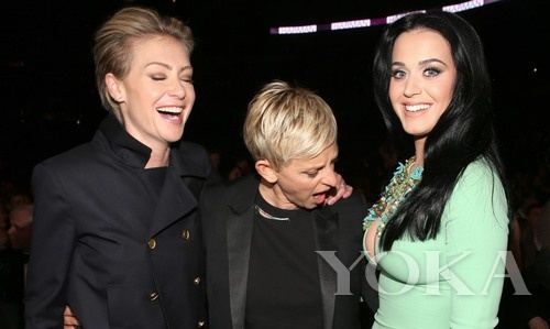 艾倫·德杰尼勒斯(Ellen DeGeneres)同志請(qǐng)注意你的節(jié)操，你老婆還在旁邊看著呢