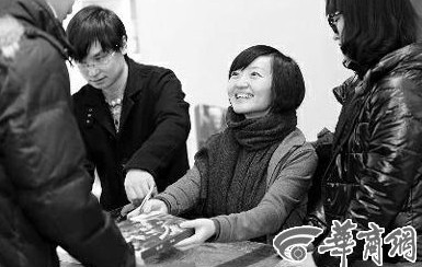 1月19日，柴靜在西安簽售新書《看見》時(shí)和讀者交流。