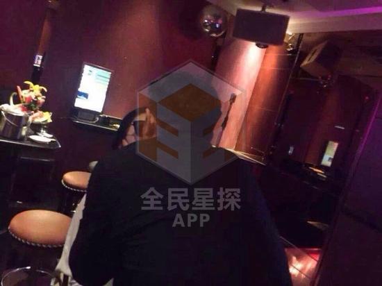 網(wǎng)絡(luò)曝光的田源激吻照，田源稱是角度問題