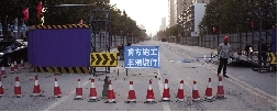 桐柏路西側(cè)，圍擋內(nèi)已經(jīng)不允許汽車通行。