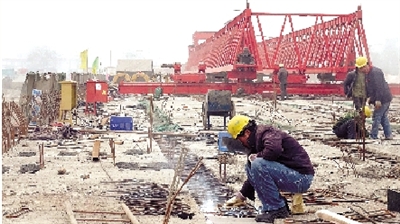 正在建設(shè)的鄭登快速通道跨南四環(huán)大橋。