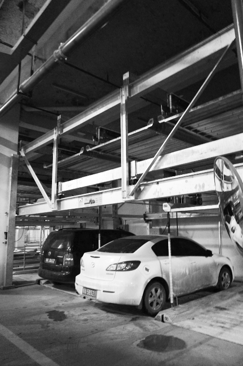 蘇荷立體式公共停車場去年12月開始使用，有384個(gè)車位。