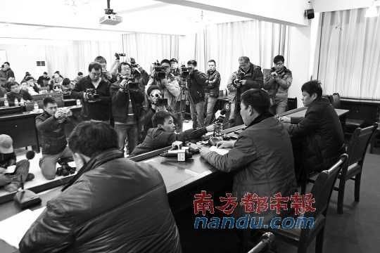 5日下午，河南蘭考縣召開新聞發(fā)布會，就民辦收養(yǎng)所火災事故公開回應。