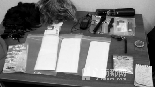 在福格爾身上發(fā)現(xiàn)的技術裝備和易容用具。