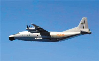 日方拍攝的飛越?jīng)_繩主島與宮古島之間的中國預(yù)警機(jī)。