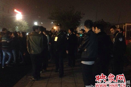 11月1日深夜，鄭州鄭東新區(qū)夜總會(huì)“皇家一號(hào)”被查處。網(wǎng)友供圖