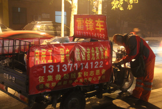 鄭州繁華的夜晚很美，但孫德坤卻無暇享受