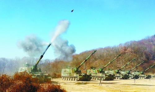 延坪島炮擊事件3周年之際，朝韓間口水仗不斷。圖為韓軍21日舉行應(yīng)對挑釁訓(xùn)練。