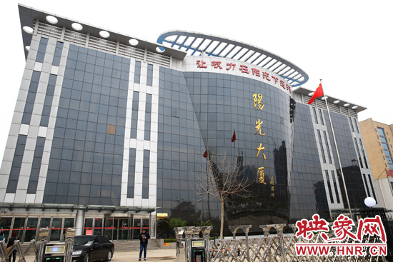 2011年4月，蘭考縣為民服務(wù)中心入住陽光大廈，目前，共有行政職能部門39個