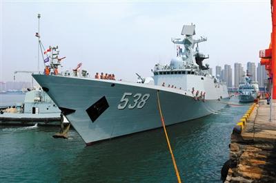 中國(guó)導(dǎo)彈護(hù)衛(wèi)艦煙臺(tái)艦——滿載排水量4000余噸，艦長(zhǎng)134.1米，艦寬16米，是我國(guó)自主設(shè)計(jì)、研制的