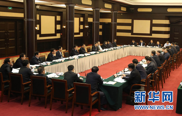 4月28日，中共中央政治局常委、國(guó)務(wù)院總理李克強(qiáng)在重慶主持召開(kāi)座談會(huì)