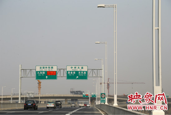 市民可通過(guò)北三環(huán)快速路高架橋直達(dá)東區(qū)。