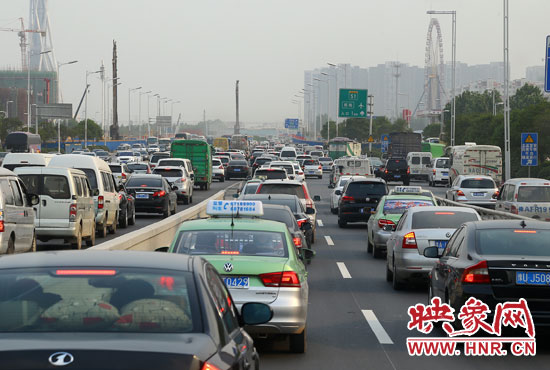5月1日零時(shí)至3日24時(shí)，全省高速公路安全平穩(wěn)運(yùn)行，累計(jì)車流量440.53萬輛。
