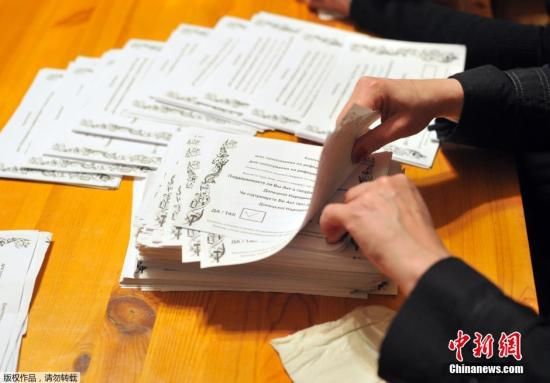 　　當(dāng)?shù)貢r間2014年5月11日，烏克蘭東部地區(qū)選舉工作人員開始公投計(jì)票工作。