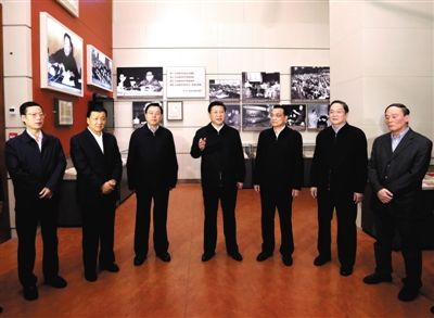 2012年11月29日，習(xí)近平等在國家博物館參觀《復(fù)興之路》展覽，提出為實(shí)現(xiàn)中國夢而奮斗。