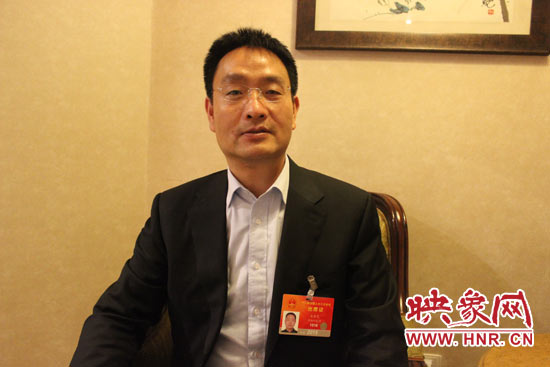 全國(guó)人大代表、輝縣市張村鄉(xiāng)裴寨社區(qū)黨總支書(shū)記裴春亮