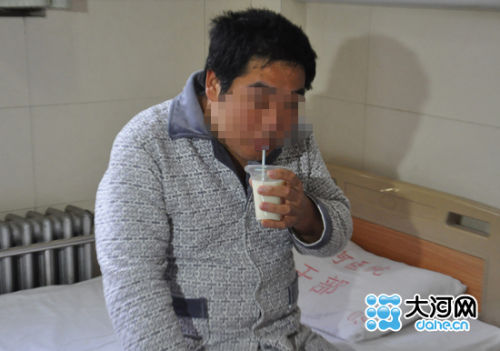5月7日8時(shí)許，開封H7N9患者馬某在病房吃早餐。