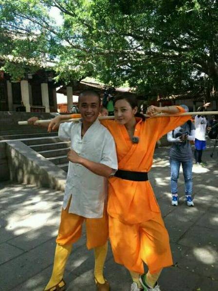 這些參加節(jié)目的女星當(dāng)中既有歌手，又有演員，都是時(shí)尚年輕且受歡迎的女星。