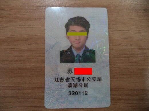 男子制作假經(jīng)查證在酒吧執(zhí)法。