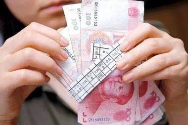 最低工資標(biāo)準(zhǔn)上調(diào)，在原最低工資標(biāo)準(zhǔn)線的勞動(dòng)者工資將提高，到手工資會(huì)跟著上漲。