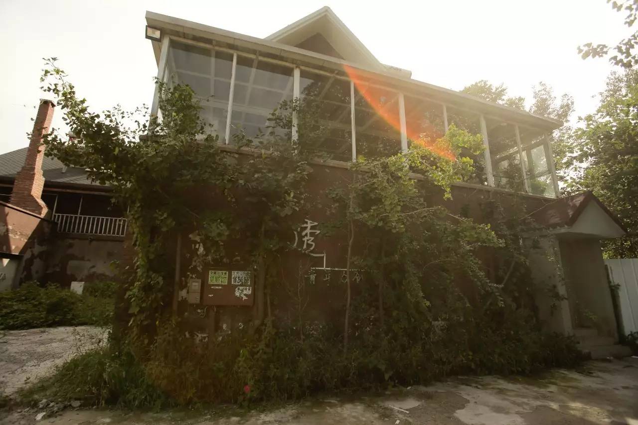 ▲失戀博物館位于北京市通州區(qū)宋莊鎮(zhèn)的一個重創(chuàng)空間內(nèi)，這里是一個藝術(shù)家集聚區(qū)。